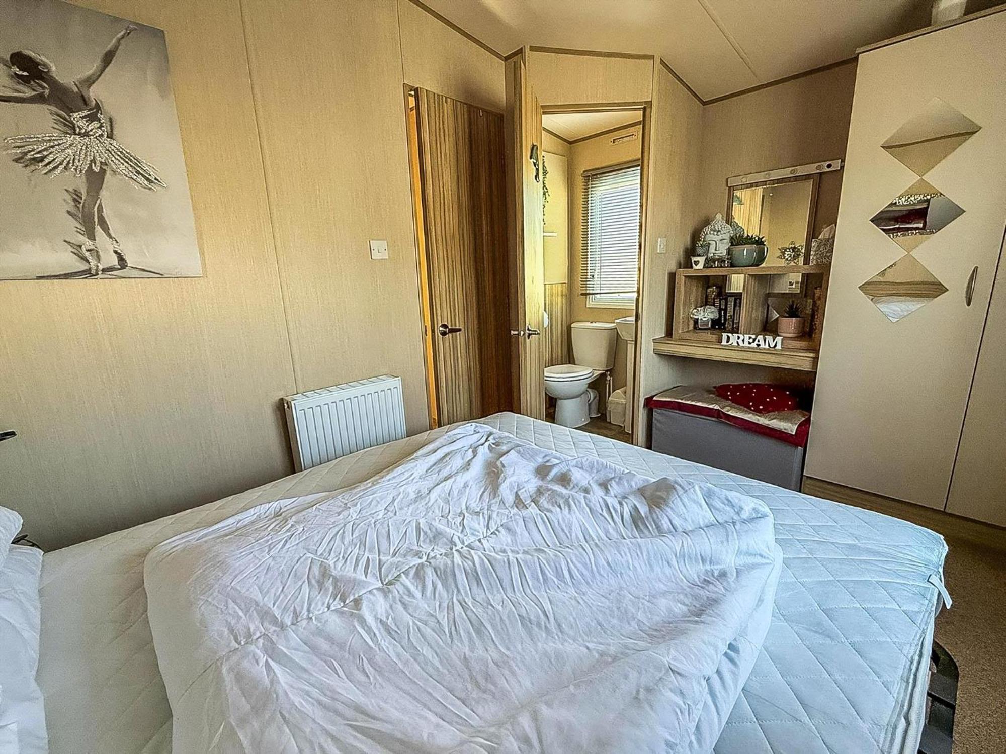 Lovely 6 Berth Caravan With Decking To The Side In Heacham Ref 21040E Exterior photo